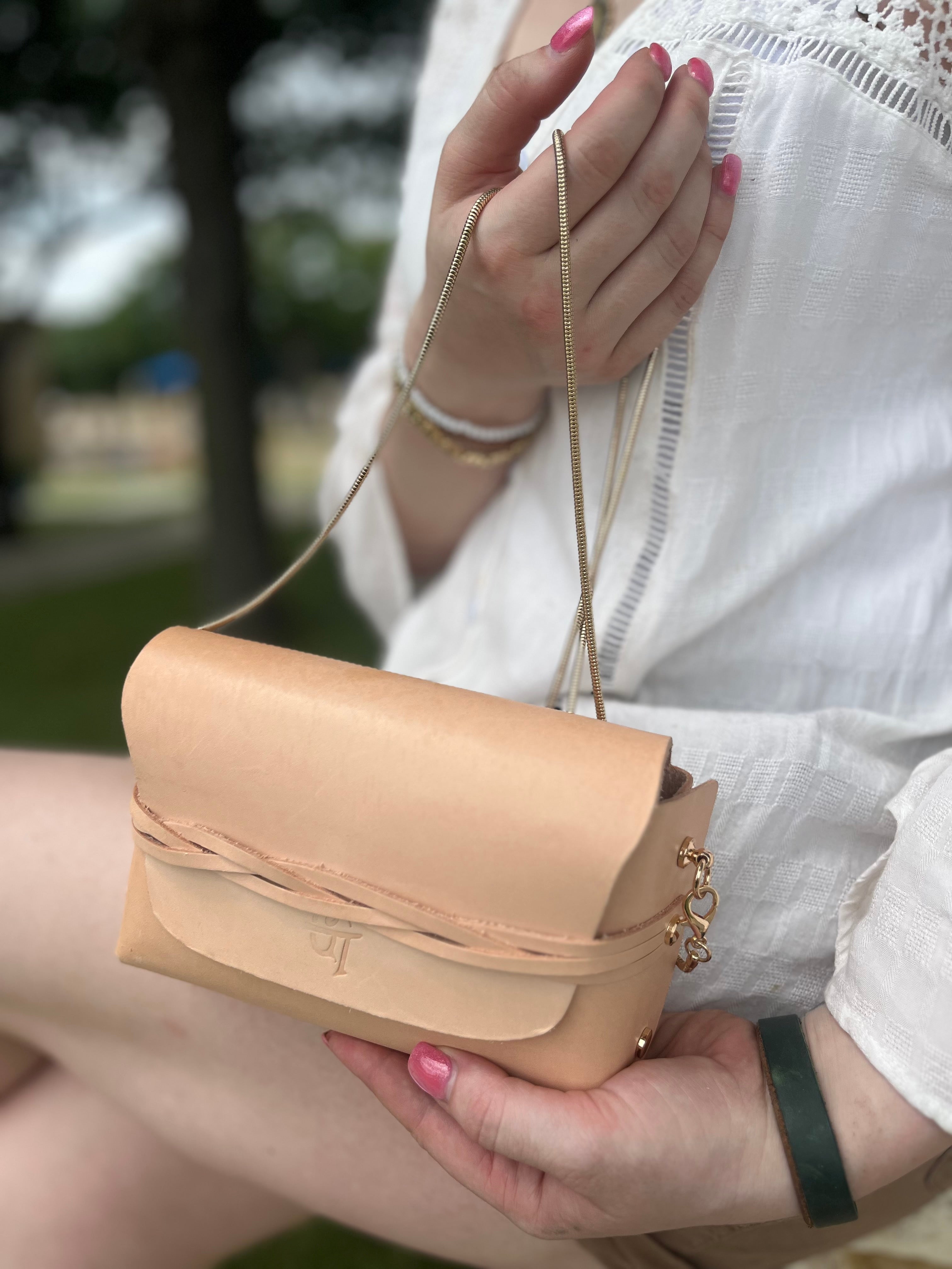 Suzanne Crossbody